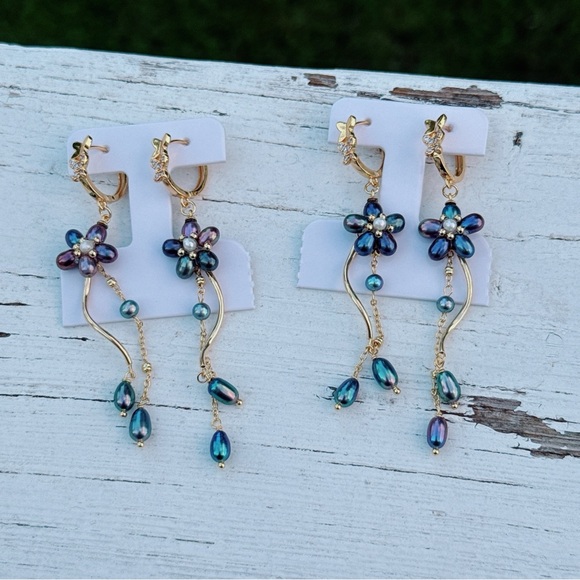 E246 Handmade Freshwater Pearl Flower Huggies Earrings - Picture 4 of 11